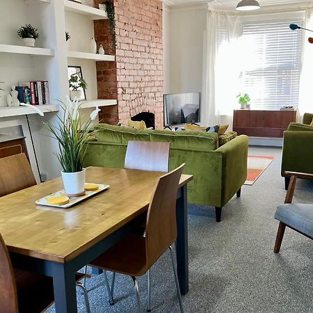 Contemporary 2 Bedroom Victorian Town House - Sleeps Up To 6 Kimberley  Ngoại thất bức ảnh