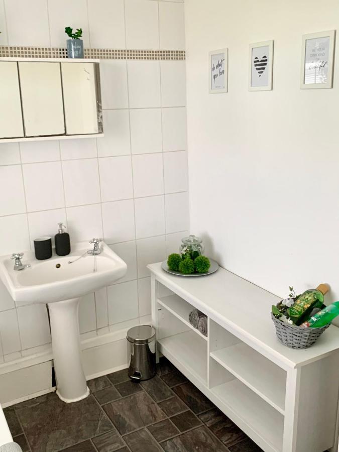Contemporary 2 Bedroom Victorian Town House - Sleeps Up To 6 Kimberley  Ngoại thất bức ảnh