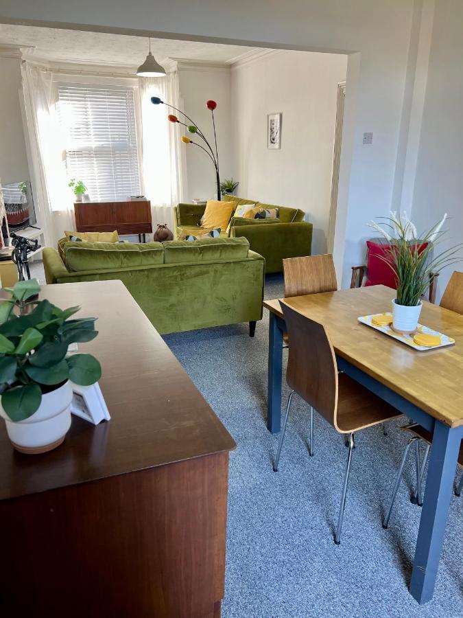 Contemporary 2 Bedroom Victorian Town House - Sleeps Up To 6 Kimberley  Ngoại thất bức ảnh